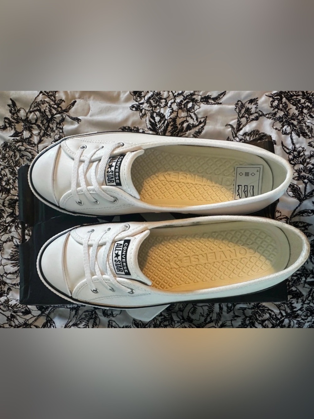 Converse White Women's Low-Top Canvas Sneakers women’s 4.5 or kids 6.5